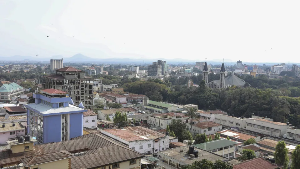 Colisão entre ônibus deixa 37 mortos e 30 feridos na Tanzânia