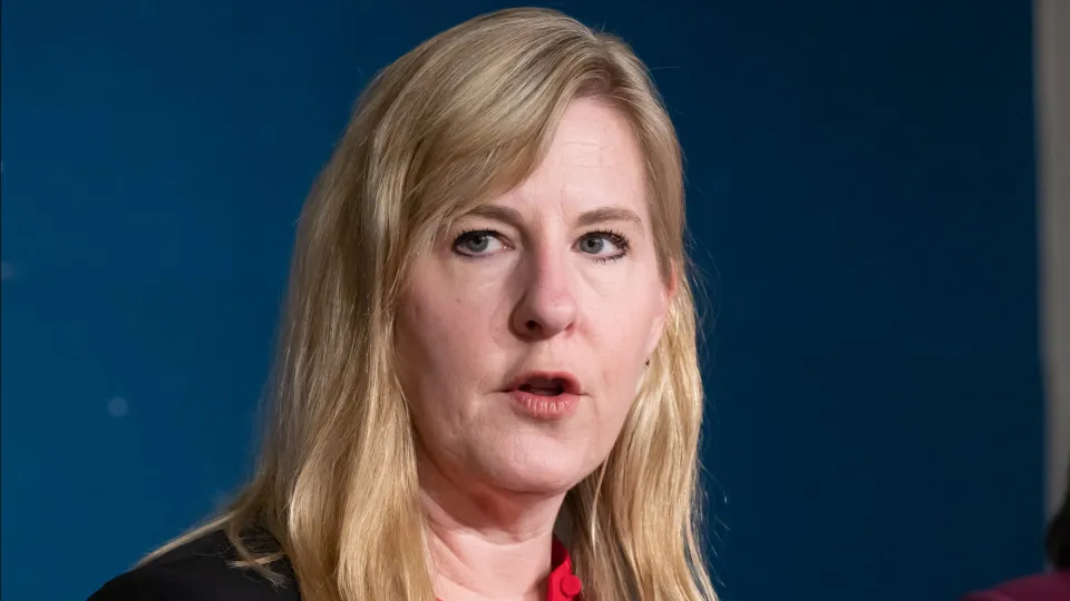 Deputada democrata morre em ataque nos EUA; senador em estado grave