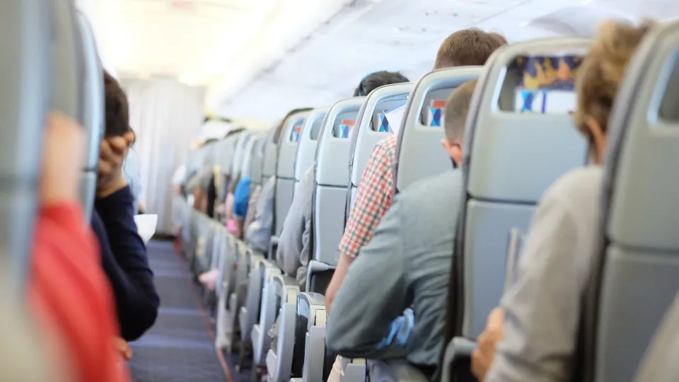 EUA: homem finge ser comissário e consegue mais de 120 voos gratuitos