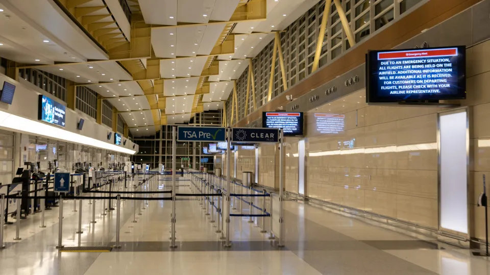 Espaço aéreo do Oriente Médio é fechado; veja o que fazer se seu voo foi cancelado Espaço aéreo do Oriente Médio é fechado; veja o que fazer se seu voo foi cancelado