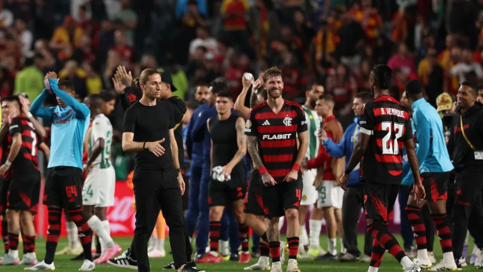 Flamengo supera gols perdidos, bate o Espérance com futebol bonito e assume liderança do grupo