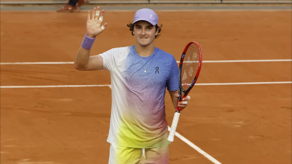 Fonseca supera ‘nervosismo das estreias’ e vence no modo sobrevivência