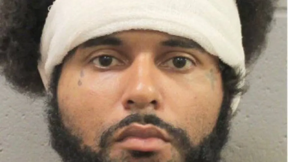 Homem contratado para fazer mudanças acaba por descobrir corpo em caixa