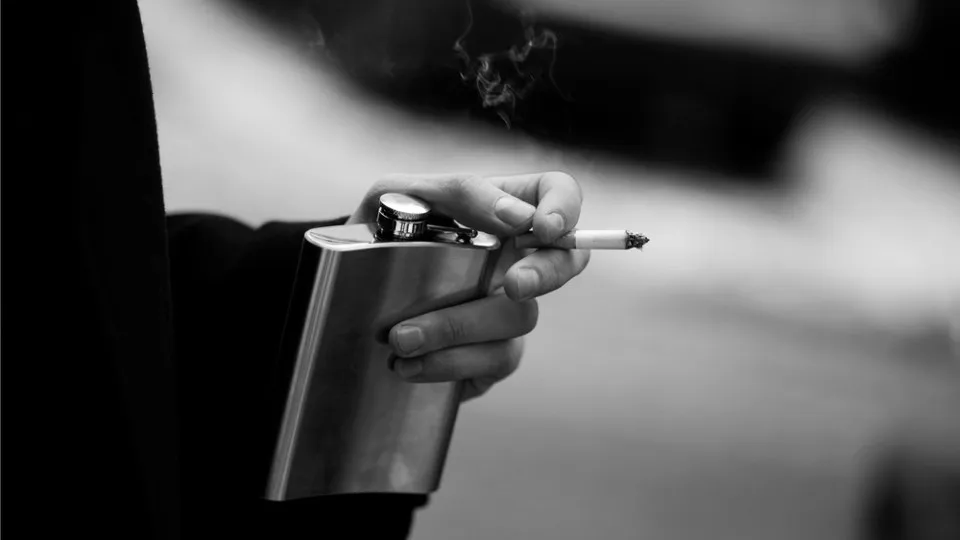 Indústria do tabaco se adapta às novas tecnologias para alcançar jovens, dizem estudos