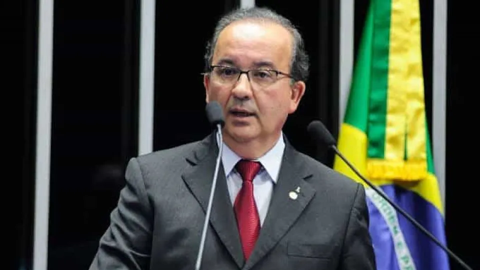 Jorginho Mello nomeia irmão de prefeito de Florianópolis e esposa de senador Jorginho Mello nomeia irmão de prefeito de Florianópolis e esposa de senador