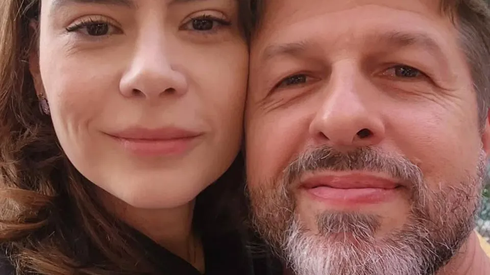 Michelle Loreto se casa com diretor da Globo