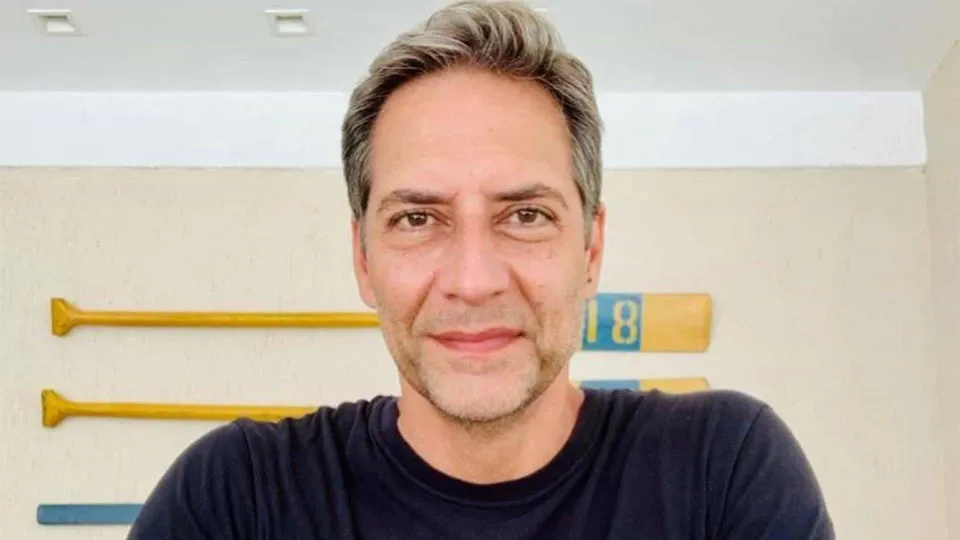 Moraes suspende perfis de revista de Allan dos Santos e Lacombe