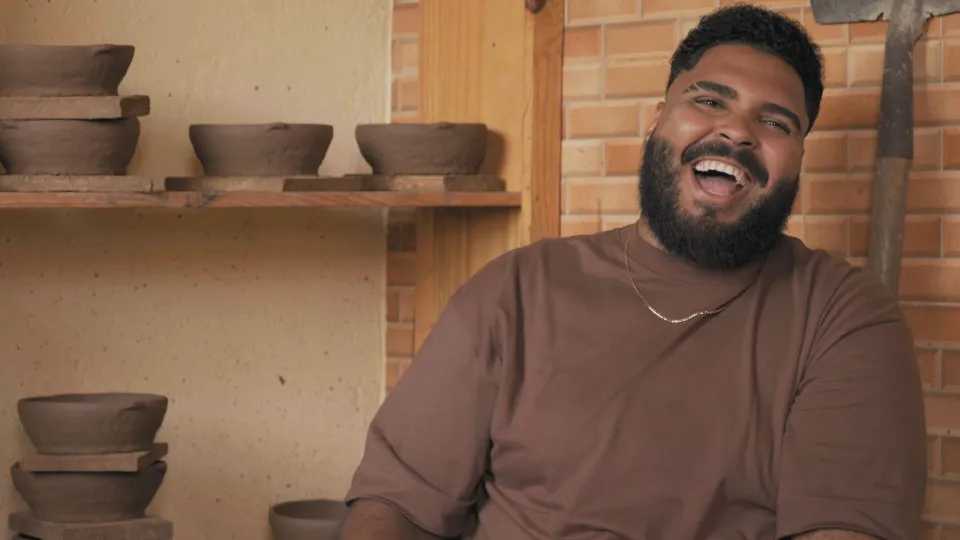 Paulo Vieira fala de quando era ambulante e vendia coxinhas: ‘Tanto comia quanto vendia’