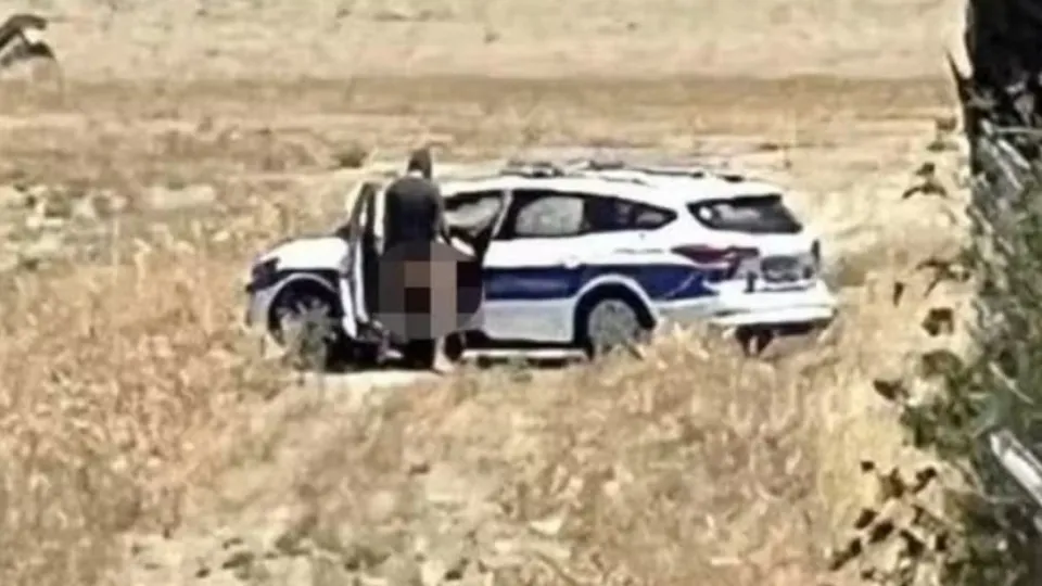 Policiais são flagrados fazendo sexo na viatura em plena luz do dia