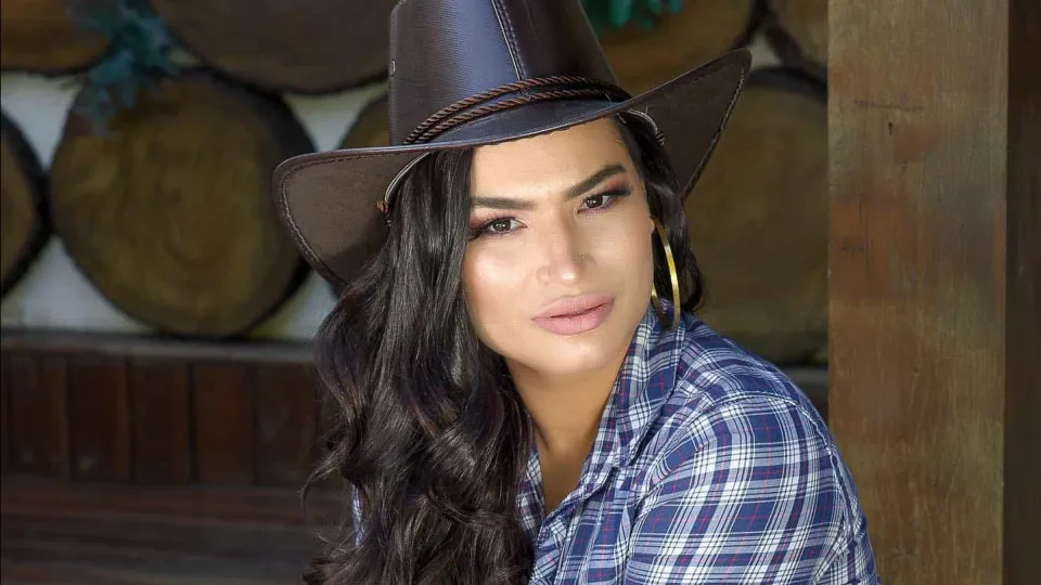 Raissa Barbosa chora após parto ser antecipado