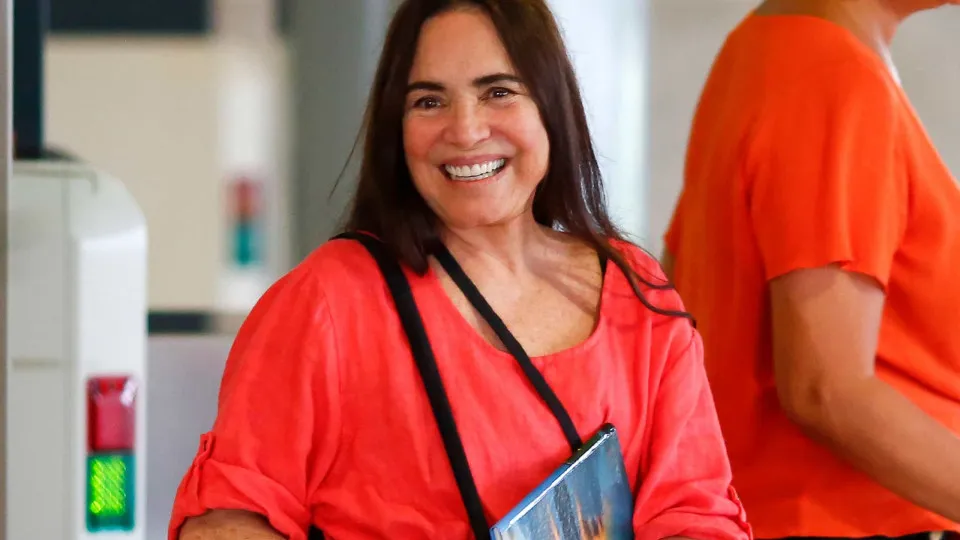 Regina Duarte comenta sobre retorno às novelas, após pazes com Globo