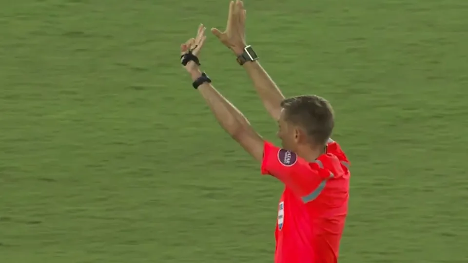 Regra inédita aplicada pela 1ª vez no Mundial de Clubes gera ‘confusão’