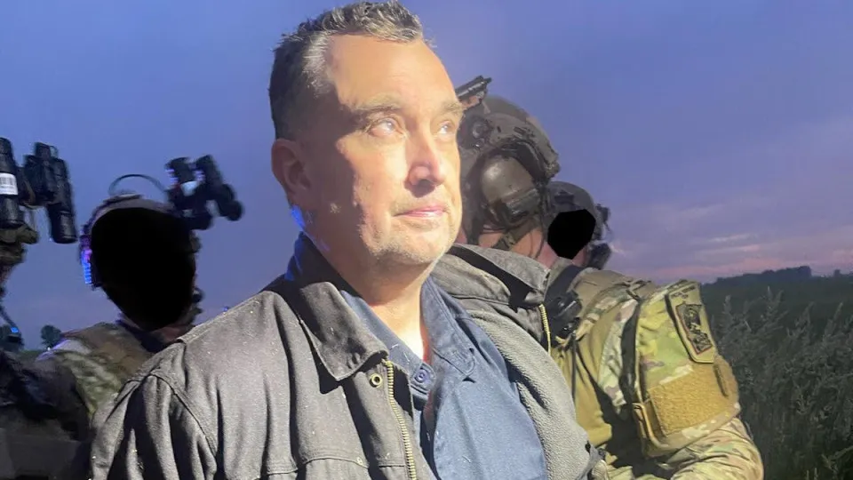 Suspeito de matar congressista nos EUA é preso após caçada histórica