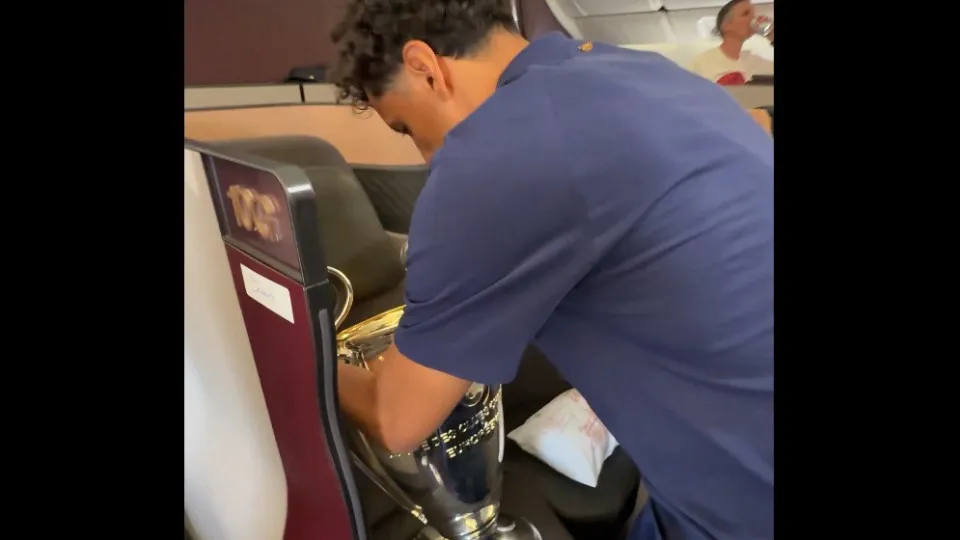 Todo o cuidado é pouco! Troféu da Champions viajou assim para Paris Todo o cuidado é pouco! Troféu da Champions viajou assim para Paris