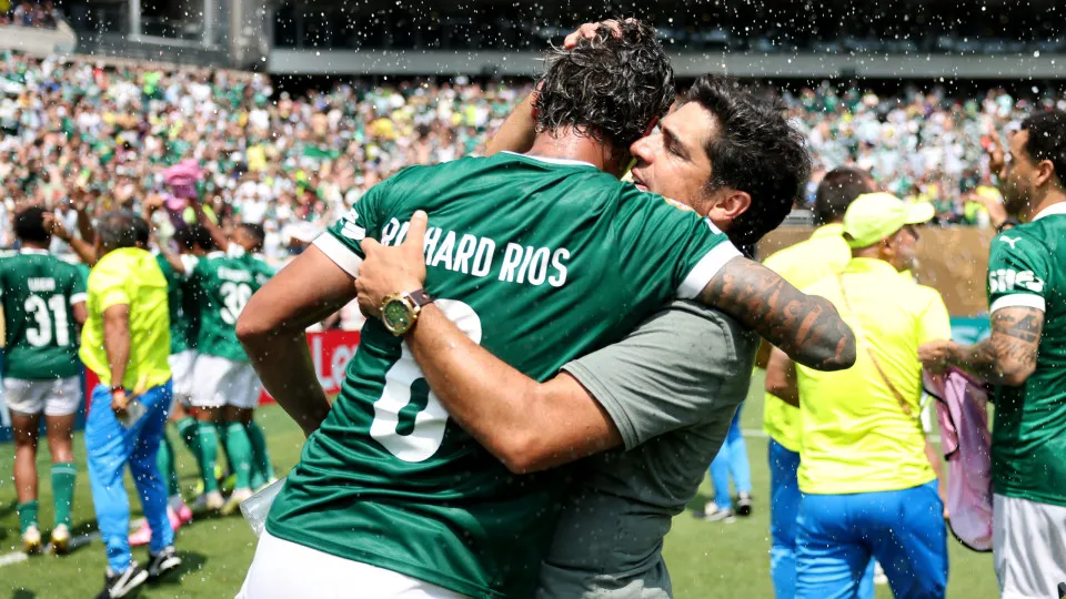 Abel Ferreira confirma saída de Richard Ríos: “Me disseram que está fora” Abel Ferreira confirma saída de Richard Ríos: “Me disseram que está fora”