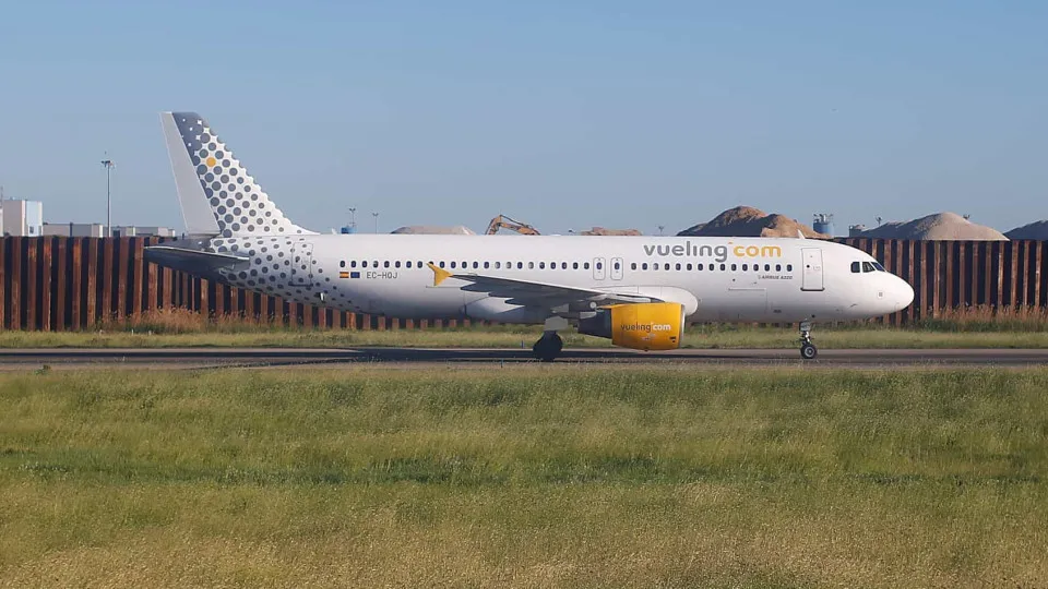 Adolescentes são expulsos de avião em Valência “por cantarem em hebraico”