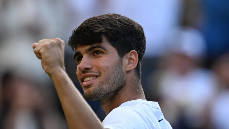 Alcaraz perde set, mas bate Struff e volta às oitavas em Wimbledon