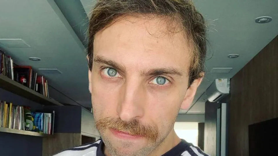 Após condenação, Leo Lins lacra celulares em show para fazer piadas com minorias Após condenação, Leo Lins lacra celulares em show para fazer piadas com minorias