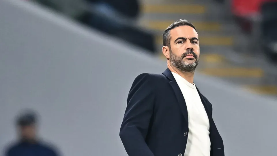 Artur Jorge passa por cirurgia e se afasta do Al-Rayyan por 10 dias