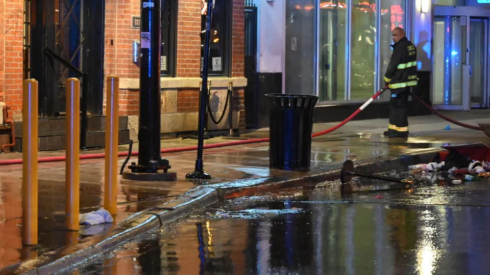 Ataque a tiros deixa quatro mortos e 14 feridos em rua de Chicago, nos EUA