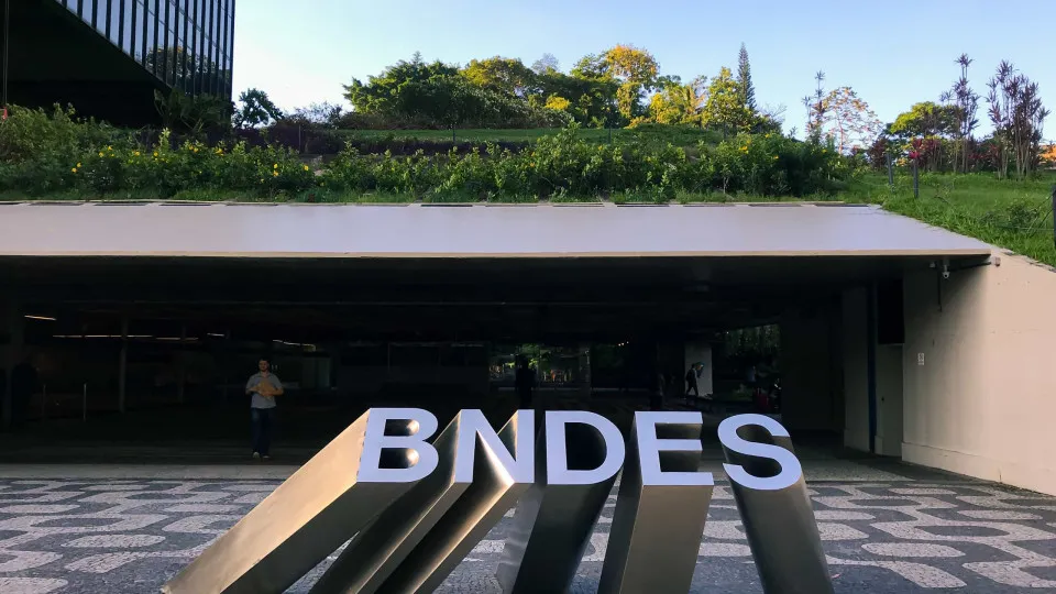 BNDES aprova R$ 1,3 bi em crédito para modernização da indústria