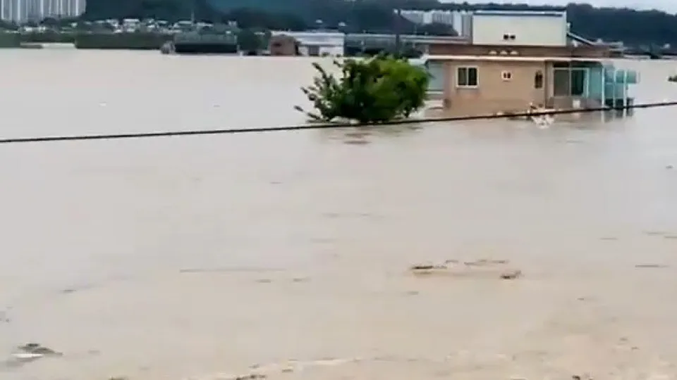 Cheias na Coreia do Sul deixam quatro mortos e mais de 5.000 desalojados