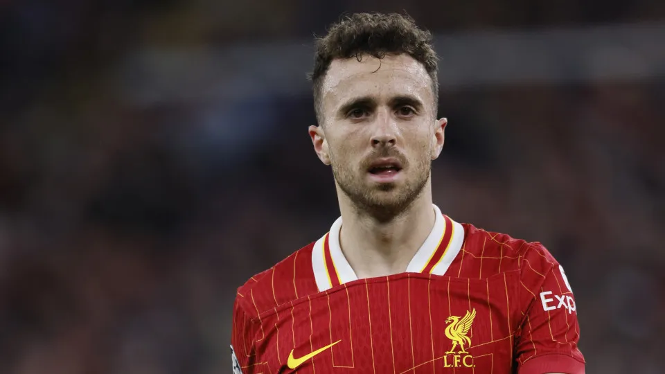 Diogo Jota, atacante do Liverpool, morre em acidente na Espanha