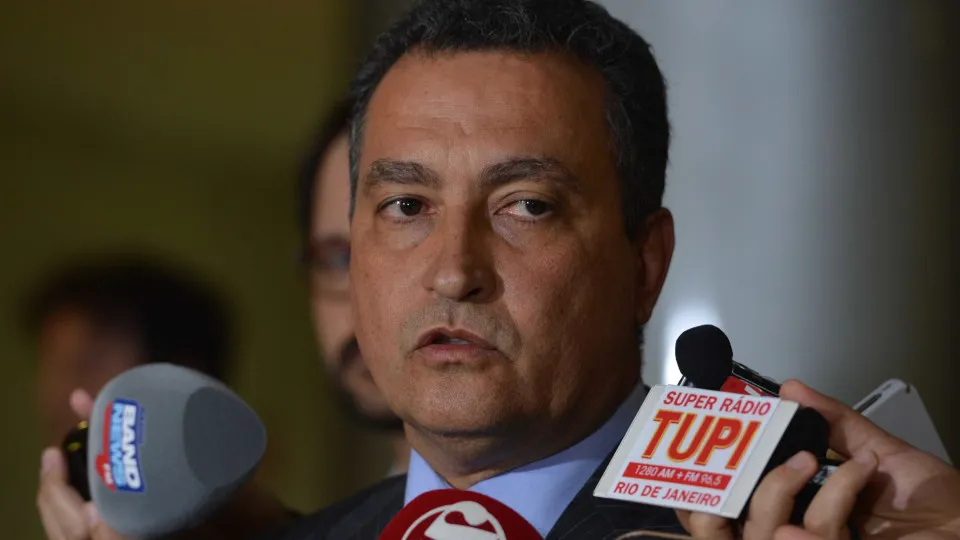 É inacreditável presidente dos EUA preocupado com 25 de Março e Pix, diz Rui Costa É inacreditável presidente dos EUA preocupado com 25 de Março e Pix, diz Rui Costa