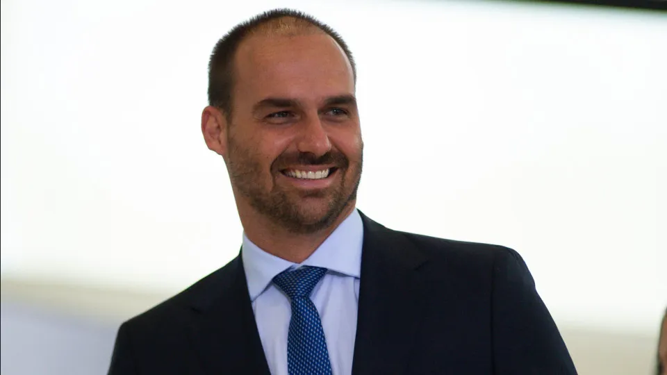 Eduardo Bolsonaro diz que não vai renunciar ao mandato de deputado