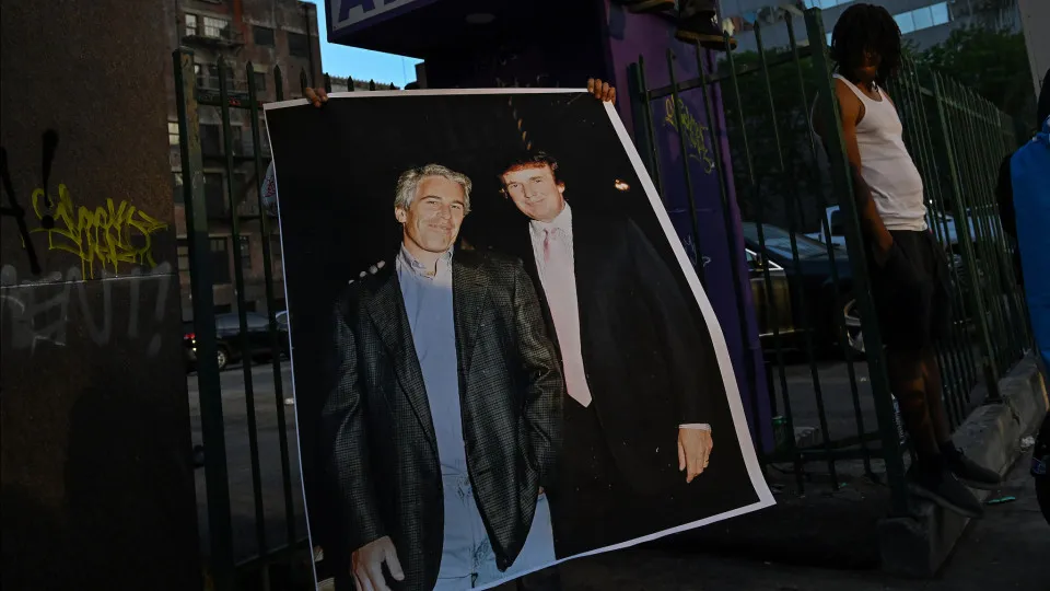 Ex-estrategista republicano diz que Trump quer tirar foco do caso Epstein