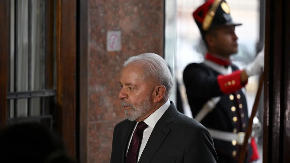 ‘Hoje é dia sagrado da soberania’, diz Lula após sanção a Moraes e confirmação de tarifas