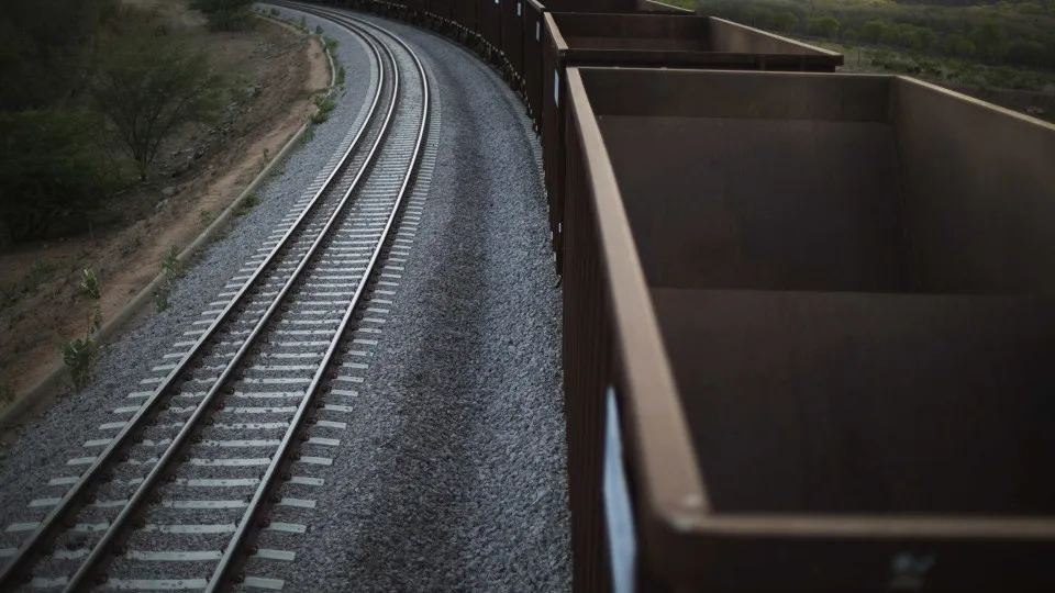 Lula anuncia R$ 1,4 bilhão para obras da ferrovia Transnordestina