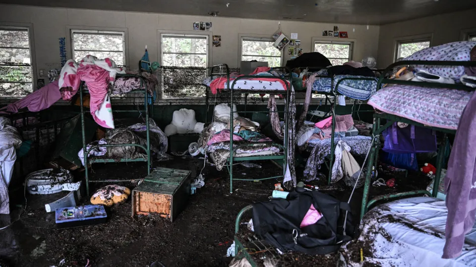 Tragédia no Texas, com 119 mortes, expõe omissão e alimenta teorias da conspiração