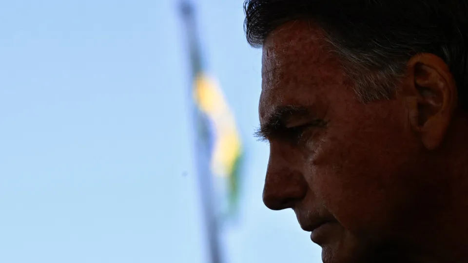 PF conclui perícia em pen drive achado no banheiro de Bolsonaro