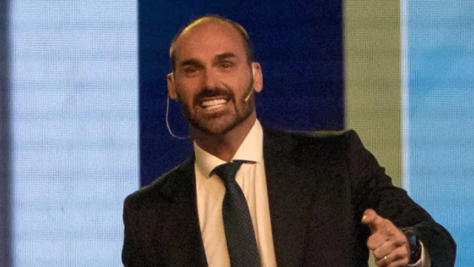 PF reage a Eduardo Bolsonaro após ameaça a delegado em live nos EUA