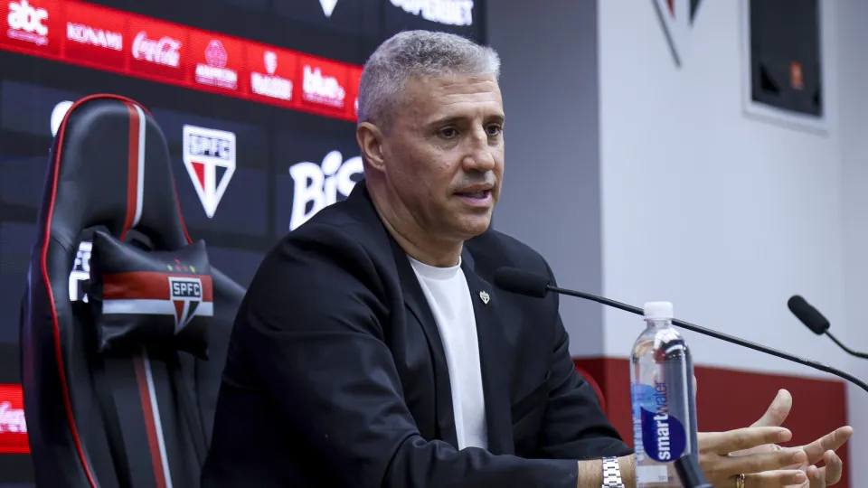 Crespo prepara substitutos para zaga no São Paulo e deixa escapar informação
