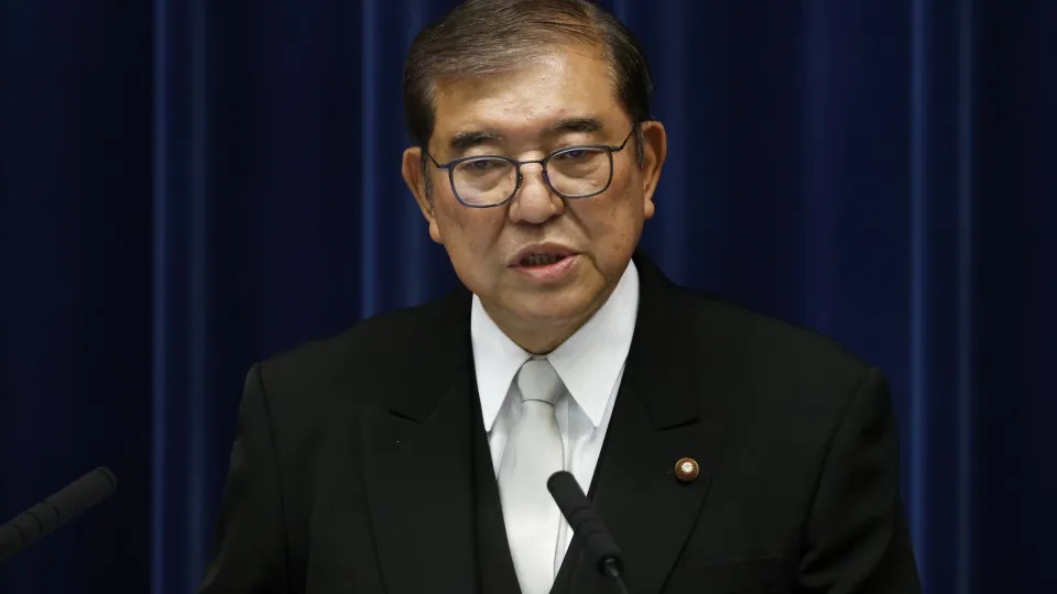 Premiê japonês deve perder maioria no Parlamento, mostra boca de urna