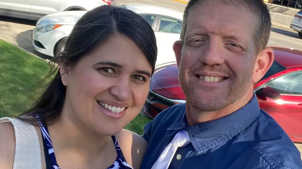 Professor é detido suspeito de matar casal em caminhada nos EUA