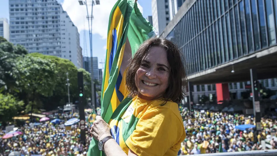 Regina Duarte diz que ‘continua admirando’ Bolsonaro