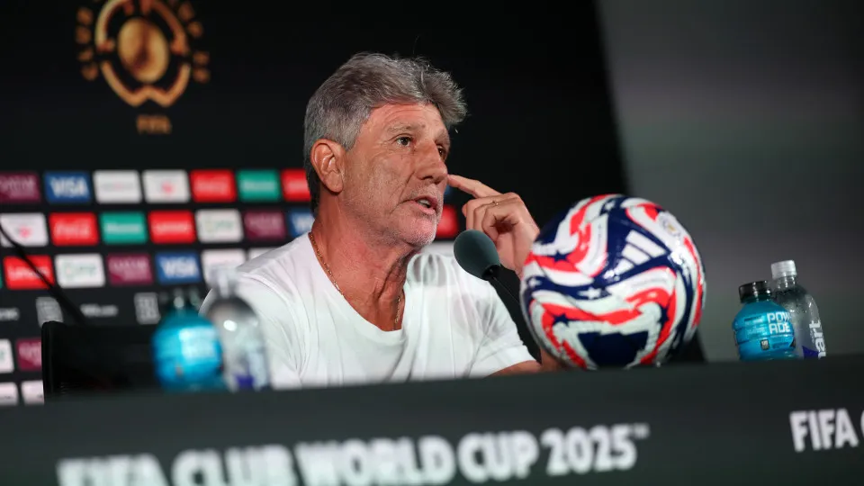 Renato Gaúcho reclama de pênalti e diz que Fluminense sai de cabeça erguida