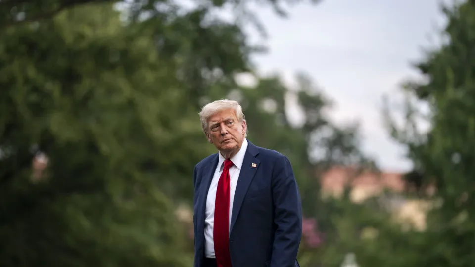 Trump anuncia envio de mísseis Patriot à Ucrânia e mira Putin