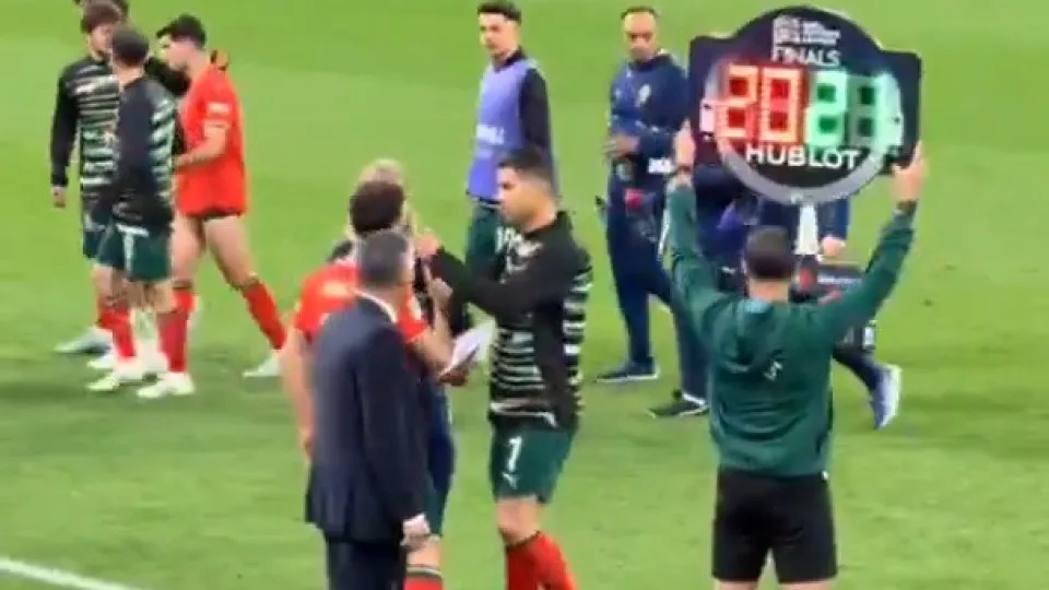 Vídeo mostra último abraço de Cristiano Ronaldo em Diogo Jota em campo