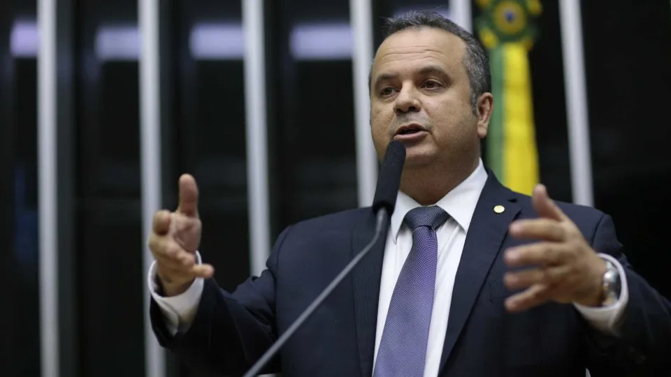 Aliados de Bolsonaro no Congresso pedem anistia, impeachment de Moraes e fim de foro