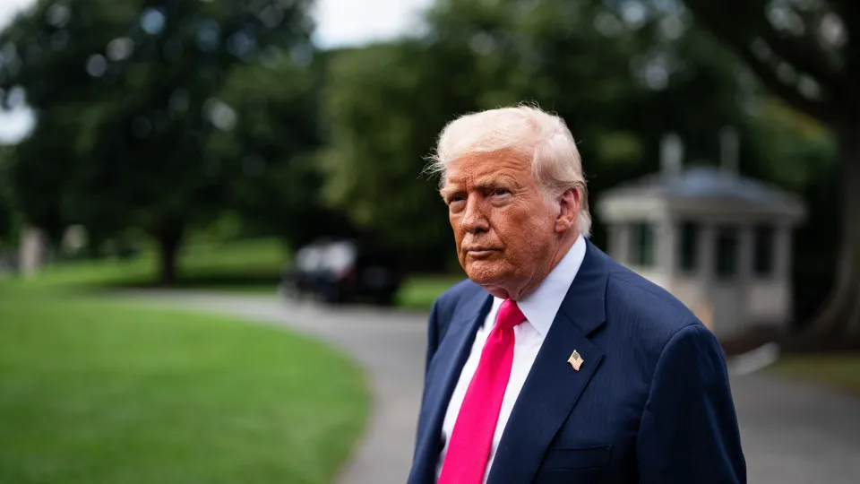 Após críticas às tarifas, Trump chama economista Nobel de “vagabundo”