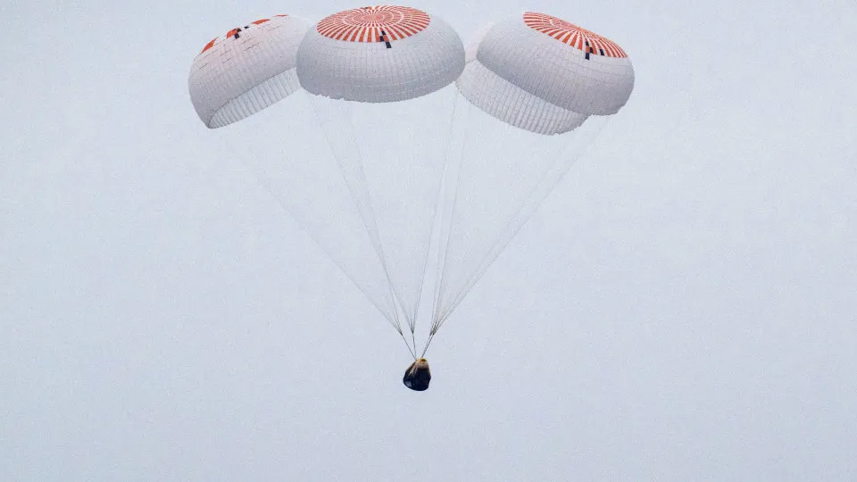 Astronautas regressam à Terra na SpaceX após 5 meses na Estação Espacial