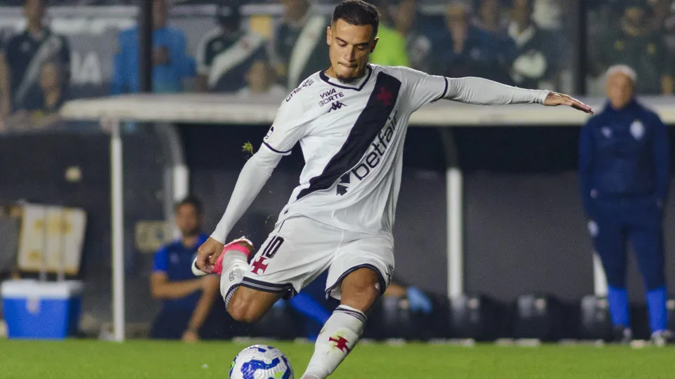 Coutinho celebra reencontro com Neymar em Vasco x Santos: ‘Um privilégio tê-lo aqui’