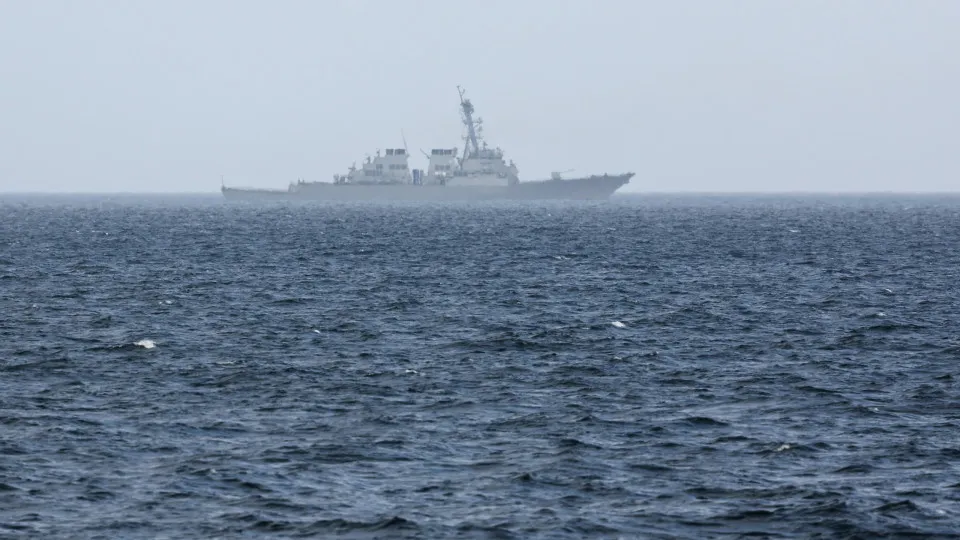 EUA enviam navios de guerra a águas da Venezuela para enfrentar Maduro