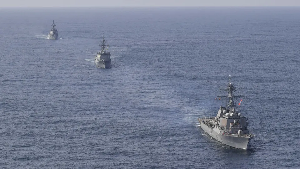 EUA enviam navios lançadores de mísseis para águas da Venezuela