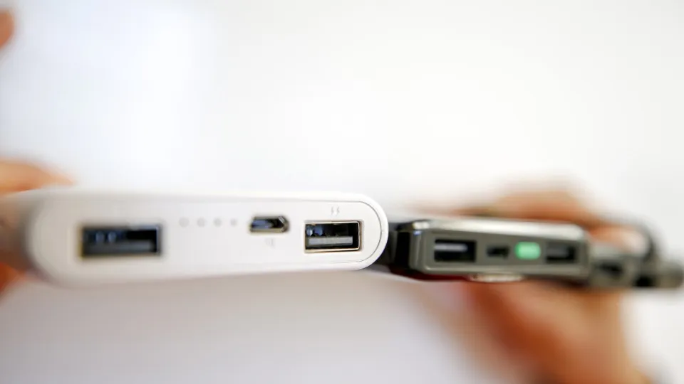 Emirates vai impedir uso de power bank em voos a partir de outubro