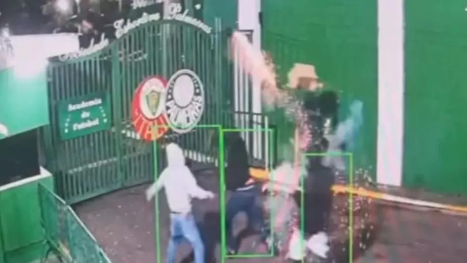 Polícia identifica um dos cinco homens que atacaram CT do Palmeiras